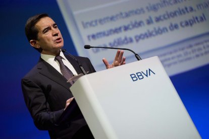 El president del BBVA va defensar la “important prima” oferta.