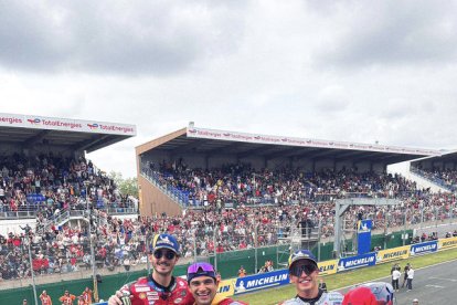 Bagnaia, Martín i Márquez, en el podi de Le Mans.