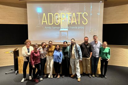 L’equip del documental, dirigit per Fúlvia Nicolàs i Xavi Garcia, amb alguns dels protagonistes.