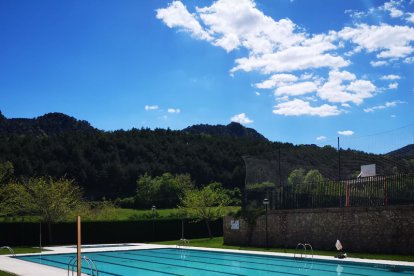 La piscina local de Sant Llorenç.