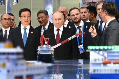 Vladímir Putin va prosseguir ahir la seua gira per la Xina amb una visita a la ciutat de Harbin.