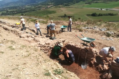 L’equip d’arqueòlegs, al jaciment del Tossal de Baltarga.