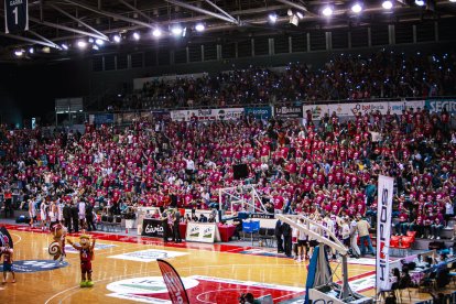 El Barris Nord va viure divendres una gran nit i avui s’espera superar els 5.000 espectadors.