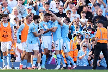 Els jugadors del City celebren un dels seus gols.