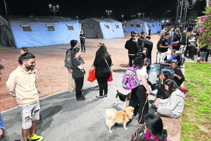 Ciutadans de Pozzuoli van passar la nit en campaments.