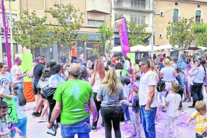 Festa holi al centre.