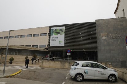 Façana de l’Hospital Universitari Santa Maria.