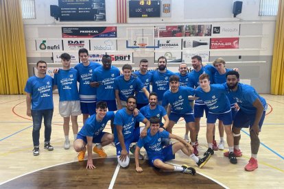 Els jugadors del Pujol CB Mollerussa, en les celebracions per l’ascens de categoria.