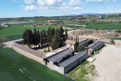 Vista aèria del cementiri de Guissona, que va ser construït l’any 1861.