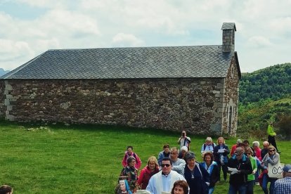 Desenes de veïns a l'aplec de l'ermita de la Mola