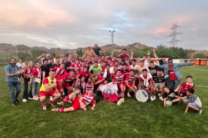 L’Athletic Almacelles celebra l’ascens el 12 de maig passat al guanyar el Pinyana 0-1 amb gol d’Íker.