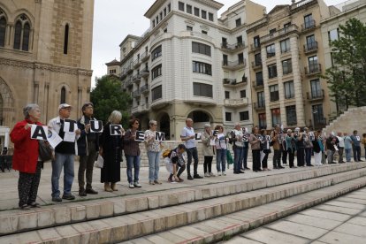 Imatge de la concentració ahir al migdia a la plaça Sant Joan.