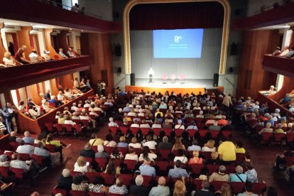 La presentació de la residència va omplir de públic L’Amistat.