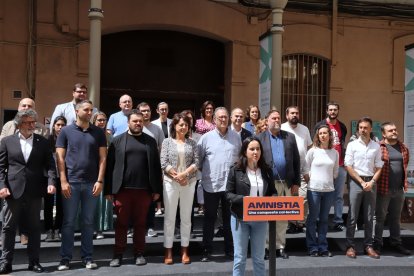 Líders d’Òmnium, ERC, Junts, CUP i comuns van presentar ahir un manifest a favor de l’amnistia.