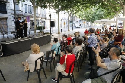 Actuació del Trio Ignis a la rambla Ferran.