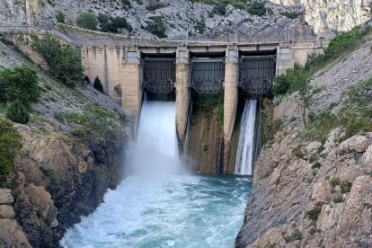 La central de Sopeira, al curs de la Ribagorçana, deixava anar ahir 12 metres cúbics per segon.