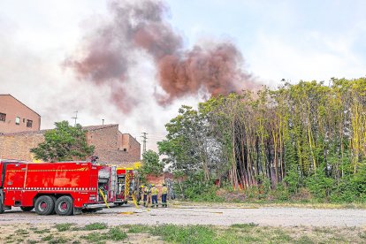 Los Bomberos activaron cuatro dotaciones para sofocar el fuego.