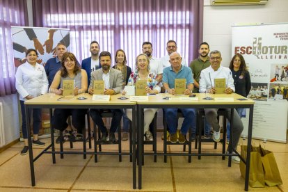 Els impulsors de la iniciativa solidària ‘Diumenge cuino jo’, ahir a l’Escola d’Hoteleria de Lleida.