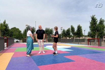 Obre la pista esportiva Mont-roig de Balaguer després de pintar el paviment