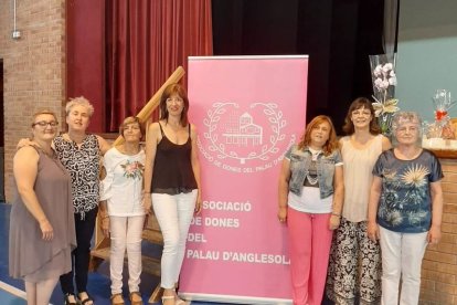 Festa al pavelló per acabar el curs de l'Associació de Dones