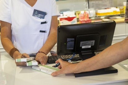 Test de covid en una farmàcia.