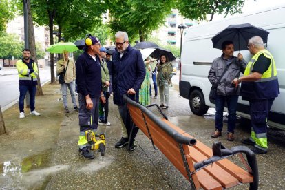 Campanya de neteja a Cappont ■ La Paeria va iniciar ahir la campanya de neteja intensiva Barri a Barri a Cappont, en la qual operaris netejaran i adequaran els seus carrers i parcs i en renovaran el mobiliari urbà. A finals de la setmana que ve la ...