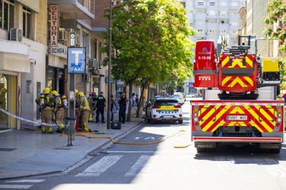 Bombers i Urbana, ahir a l’avinguda Blondel.