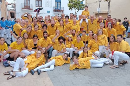 El grup de membres de l’entitat, després de la seua participació en la diada de Foix.