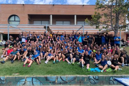 Participants en la iniciativa del Club Natació Lleida per a les colònies de l’Associació Contra el Càncer.