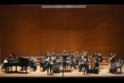 Athanàgia i l’orquestra OJC, en l’enregistrament a l’Auditori.