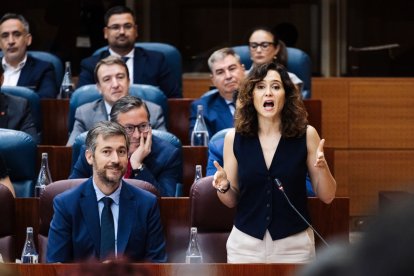 La presidenta madrilenya, Isabel Díaz Ayuso, ahir durant una intervenció al ple de Madrid.