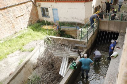 Imatge del dia en què els regants van tallar l’aigua a la capital.