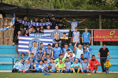 Plantilla de l’Artesa de Lleida després de l’últim partit de Lliga.