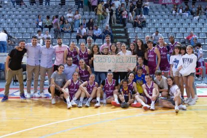 Plantilla del Robles Força Lleida, després de jugar l’últim partit de Lliga Femenina 2.