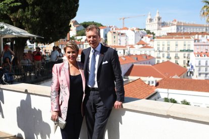 El gran duc Enric de Luxemburg i la seua dona, Maria Teresa, en una foto d’arxiu a Lisboa.