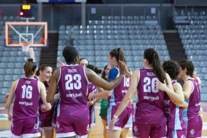 Jugadores del Robles Força Lleida, després de l’últim partit d’aquesta passada temporada.