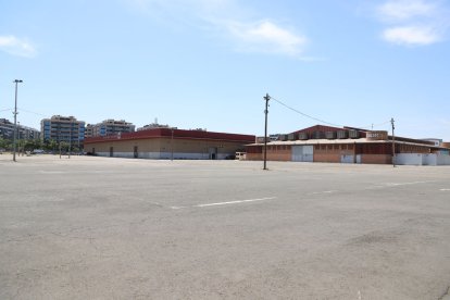 Vista dels dos pavellons que hi ha al recinte de la Fira de Lleida al barri de Cappont.