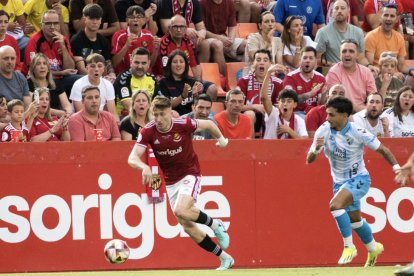 Una jugada del partit entre Nàstic i Màlaga.