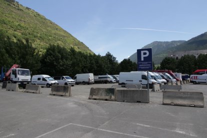 L’àrea reservada per a camions i caravanes al pàrquing de l’antiga caserna que serà eliminada.