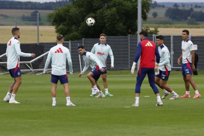 Els internacionals espanyols, ahir durant la sessió d’entrenament.