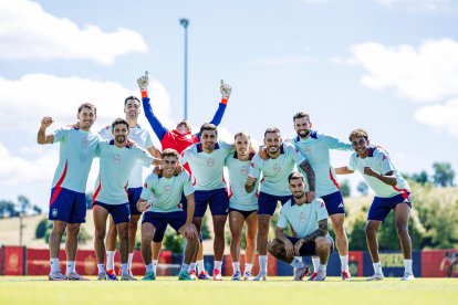 Bon humor en l’últim entrenament de la selecció abans de viatjar a Múnic.