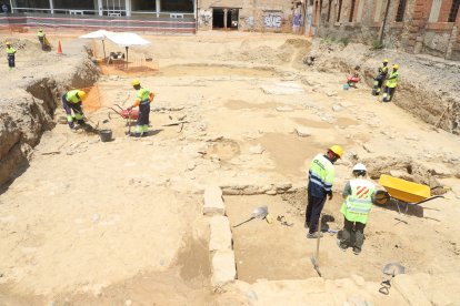 Les restes del barri medieval de Sant Pau s’han trobat on hi havia l’aparcament de zona blava al costat de l’estació de trens.