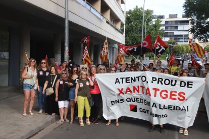 Unes vuitanta persones van prendre part en la manifestació pel centre de la ciutat de Lleida.