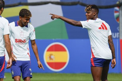 Lamine Yamal i Nico Williams ahir durant l’entrenament.