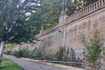 La Guàrdia Urbana va col·locar cintes per alertar del perill.