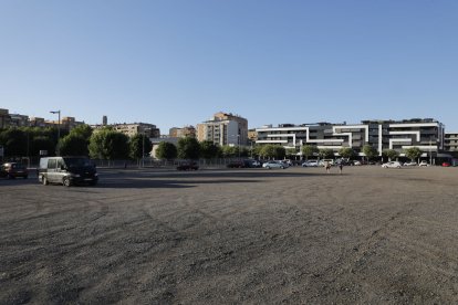 Solar entre els carrers Riu Ebre i Riu Besòs on es projecta l’institut de Cappont.