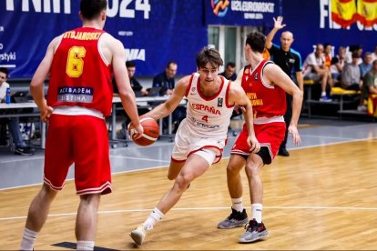 Rafa Villar, durant el partit d’ahir contra Macedònia en el qual va sortir de titular.