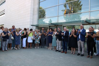 Minut de silenci a Salou en record a les últimes víctimes de la violència masclista.