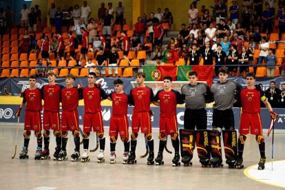 Joel Milà, el primer per l’esquerra, i Jan Berent, el cinquè per l’esquerra, debuten amb la selecció.