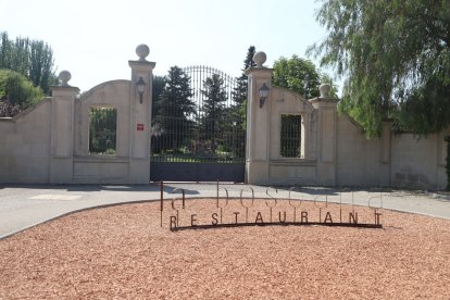 La Boscana opera des del 2009 en una masia ubicada a la carretera de Bellvís a Bell-lloc.